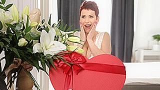 Liza Pinelli VR Porn: Mom Deserves The Best - VirtualTaboo