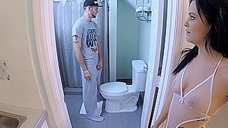 Brooklyn Daniels In Gives Fellatio In The Bathroom