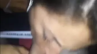 La beurette gourmande ne veut pas attendre pour sucer