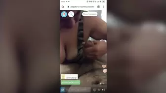 She makes a blowjob while he's watching porn